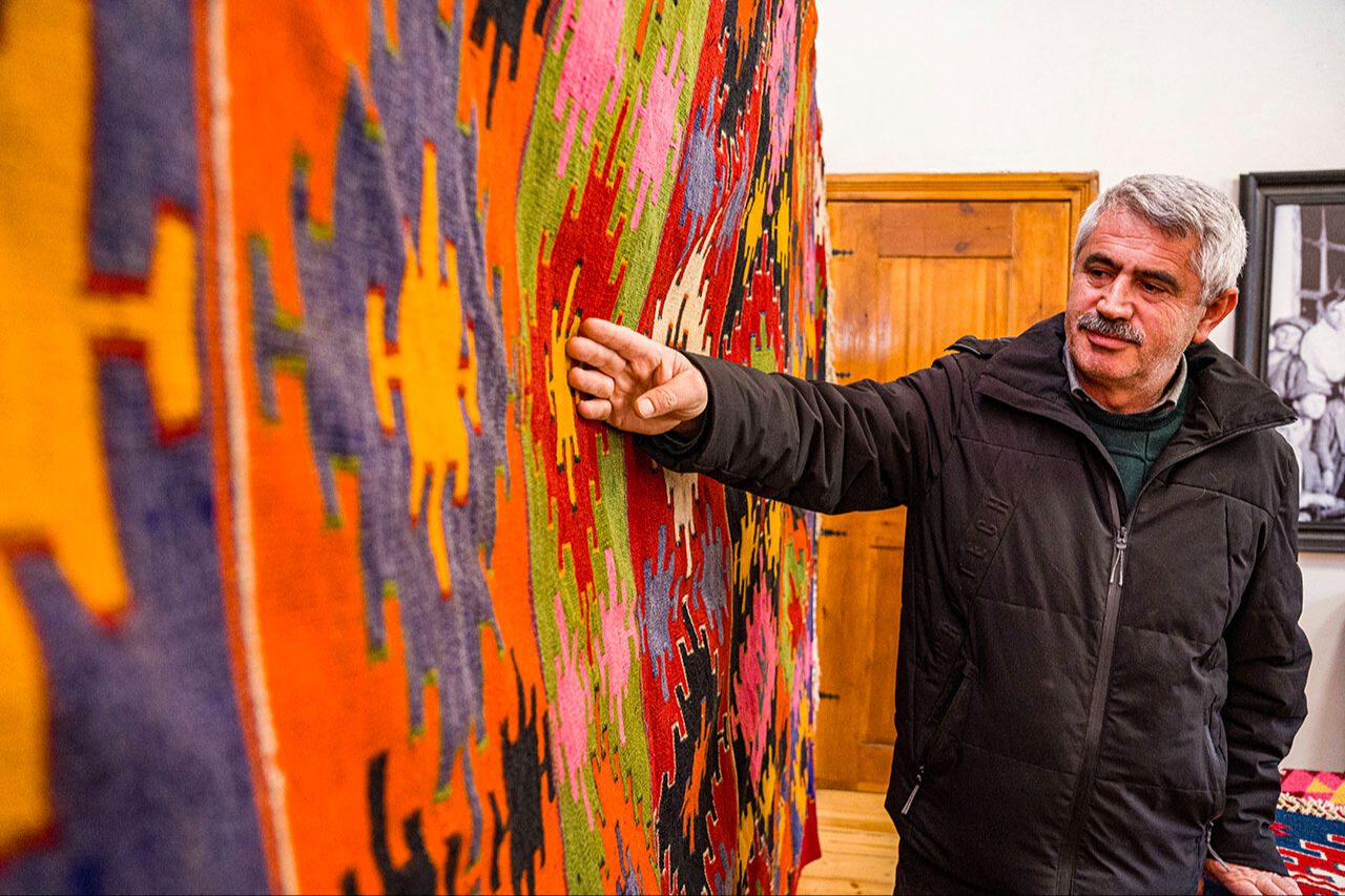 Oğuz boyunun "Kızık kilimi" tescillendi: Üzerinde binlerce yıllık tarihi mesajlar gizli! Adını Oğuz boyundan alan "Kızık kilimi" tescillendi: Üzerinde binlerce yıllık tarihi mesajlar gizli! - 4. Resim