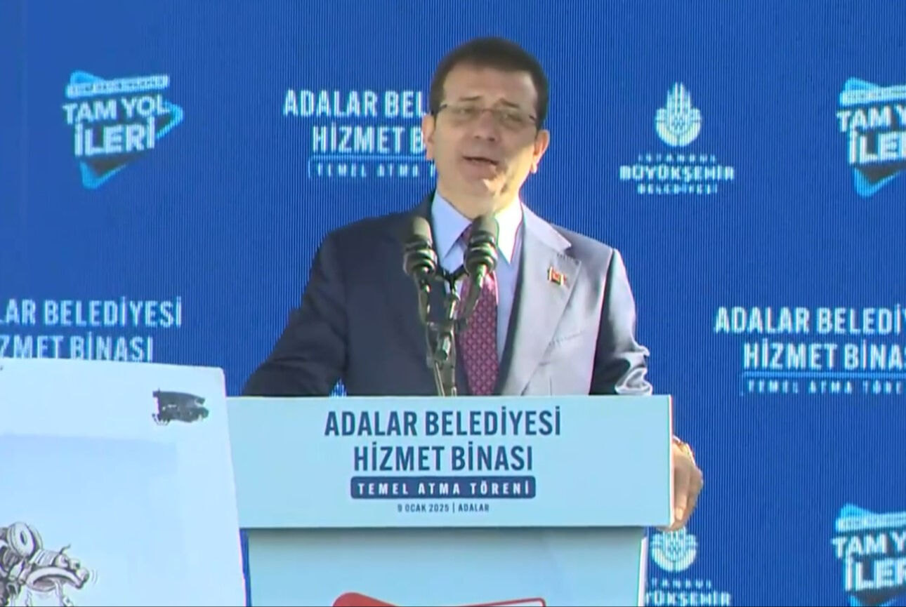 Ekrem İmamoğlu kendisini protesto eden vatandaşla dalga geçti Ekrem İmamoğlu kendisini protesto eden vatandaşla dalga geçti - 1. Resim