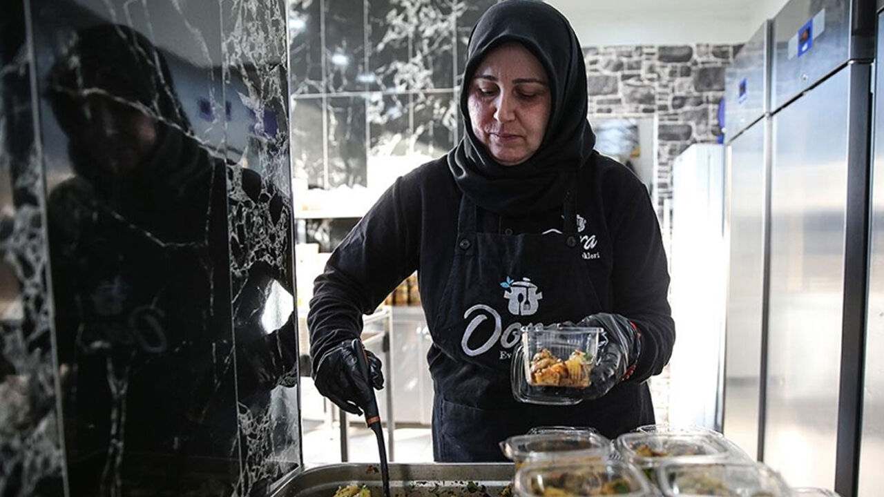 En iyi bildiği işi mesleğe dönüştürdü! Çalışanları bile ev, araba sahibi oldu - 3. Resim