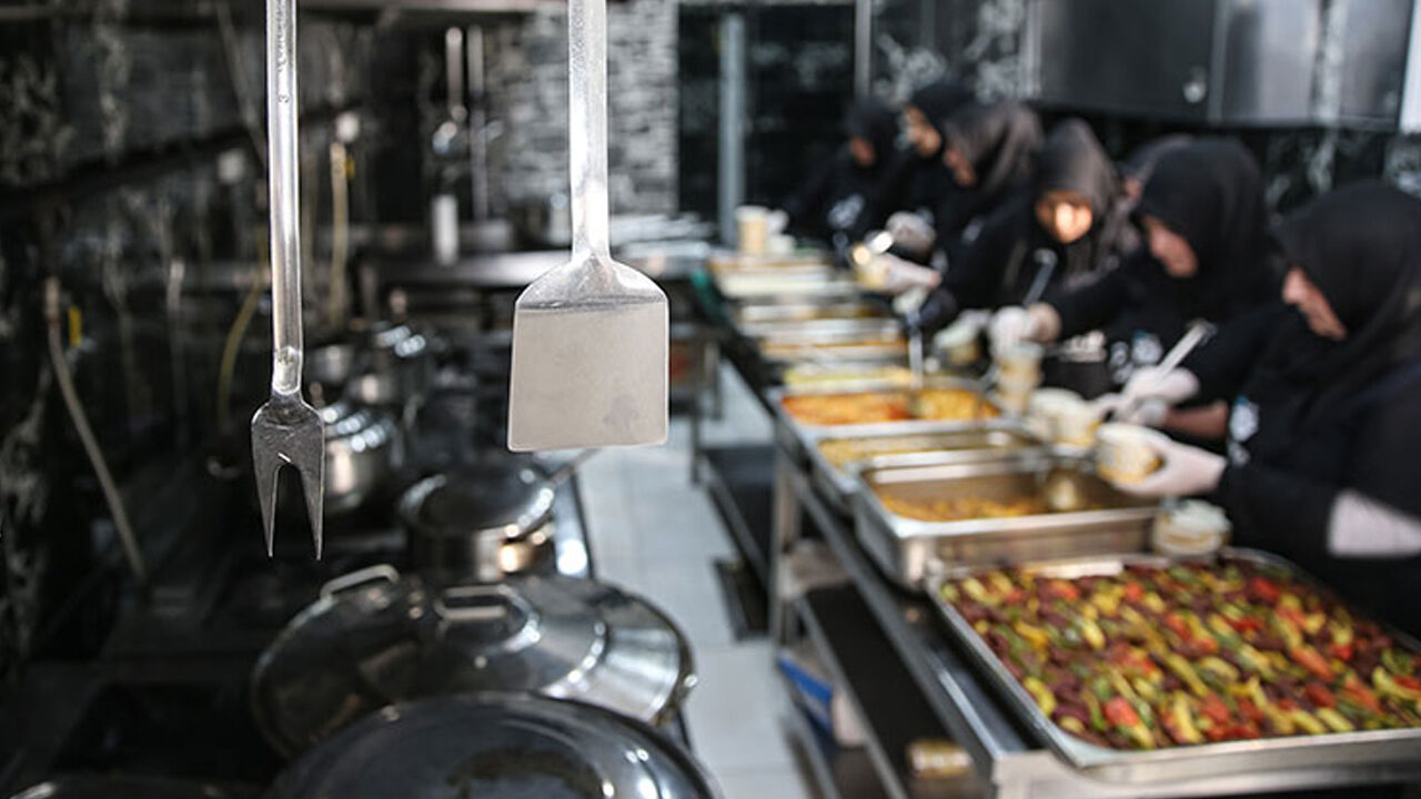 En iyi bildiği işi mesleğe dönüştürdü! Çalışanları bile ev, araba sahibi oldu - 2. Resim