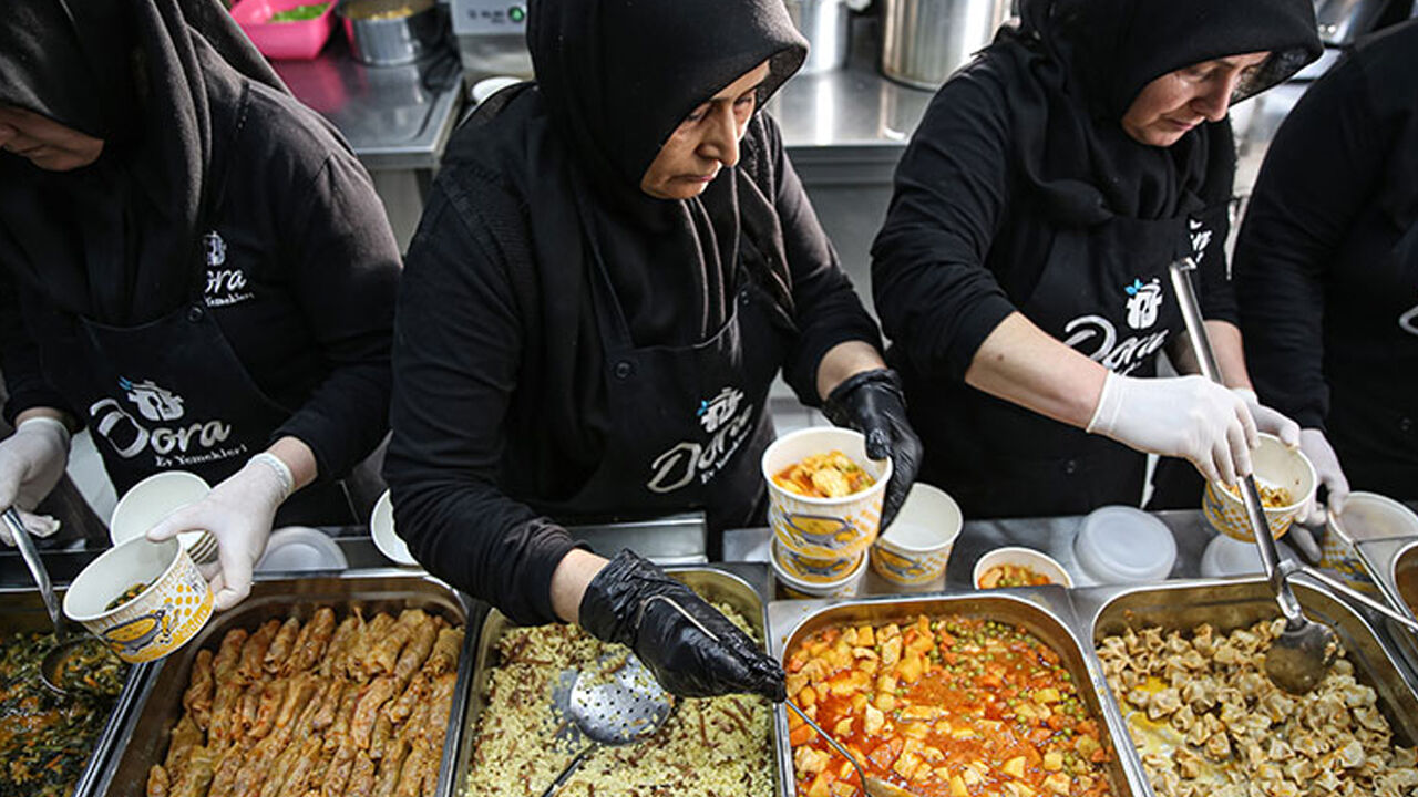 En iyi bildiği işi mesleğe dönüştürdü! Çalışanları bile ev, araba sahibi oldu - 1. Resim
