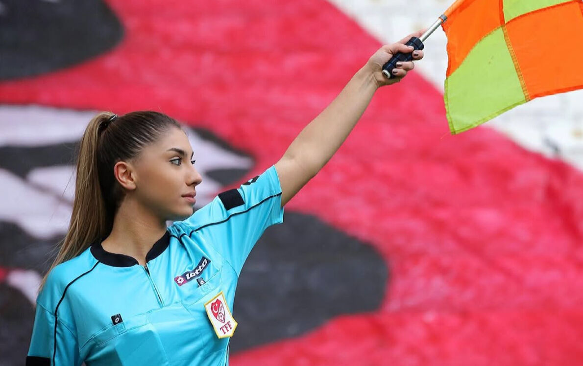 Hakem Elif Karaarslan kimdir, kaç yaşında? Hakemliğe geri döndüğü belirtildi Hakem Elif Karaarslan kimdir, kaç yaşında? Hakemliğe geri döndüğü belirtildi - 3. Resim