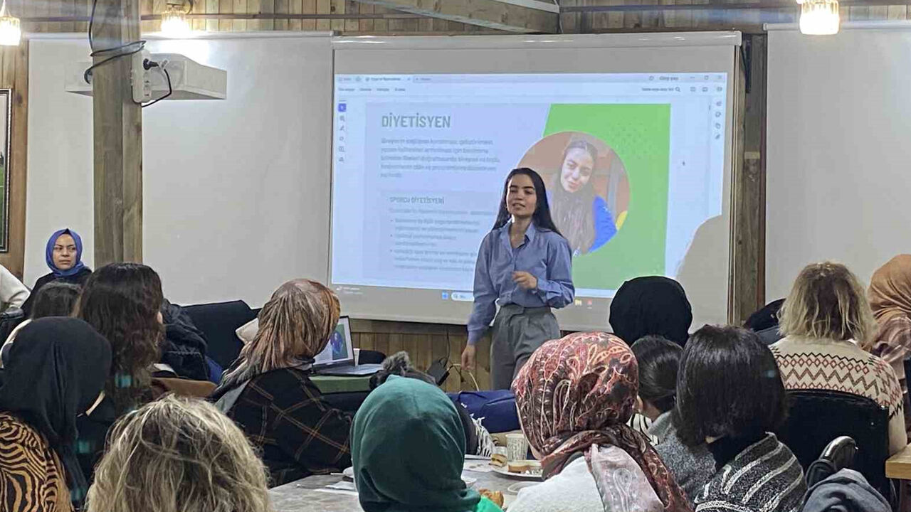 Küçükçekmece Sinopspor’dan altyapıdaki sporcuların annelerine ‘Beslenme ve Spor İlişkisi’ semineri Küçükçekmece Sinopspor’dan altyapıdaki sporcuların annelerine ‘Beslenme ve Spor İlişkisi’ semineri - 1. Resim