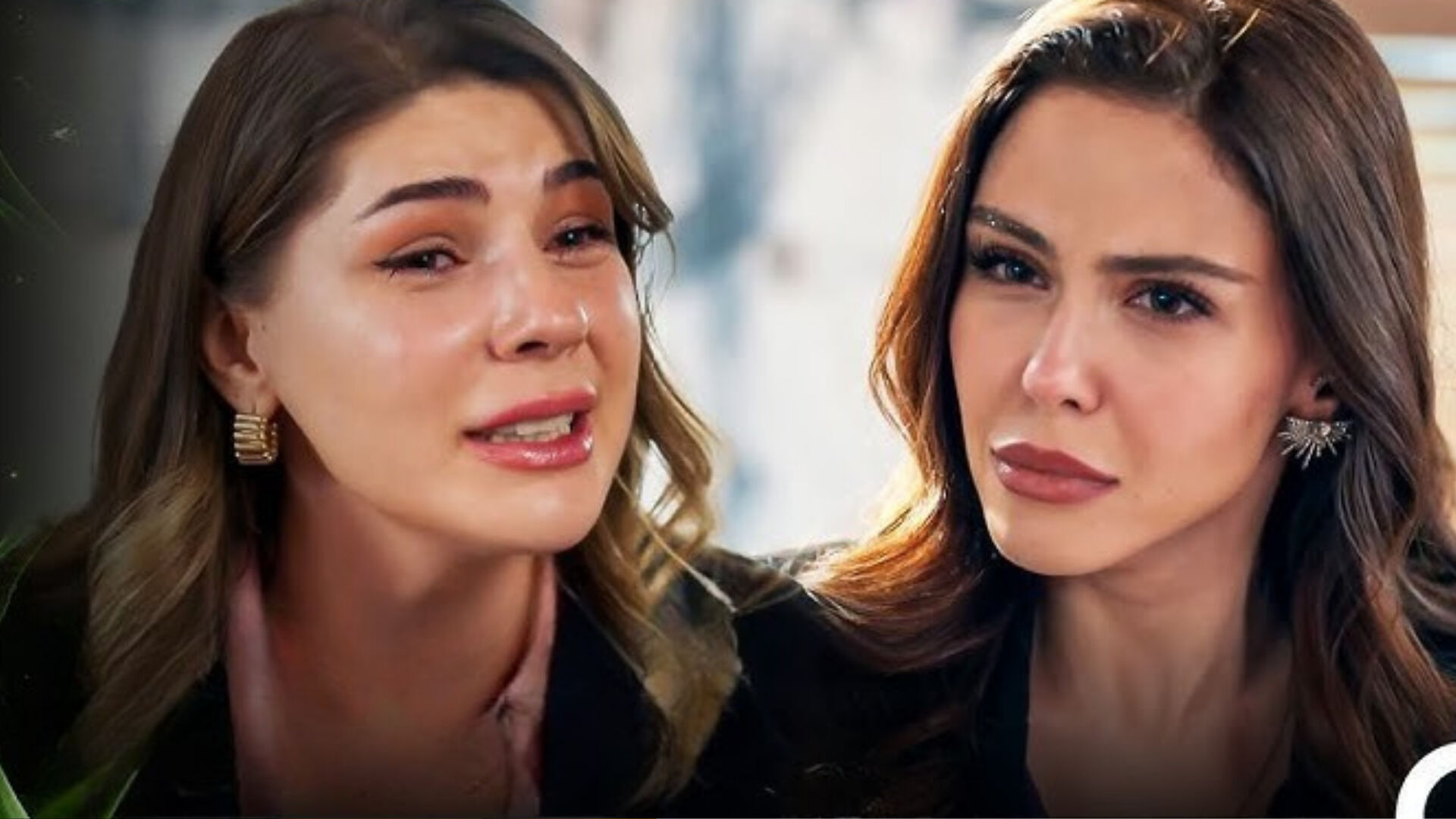 Leyla dizisinin Ferda'sı öldü mü? Son bölümdeki doğalgaz patlaması merak uyandırdı - 1. Resim