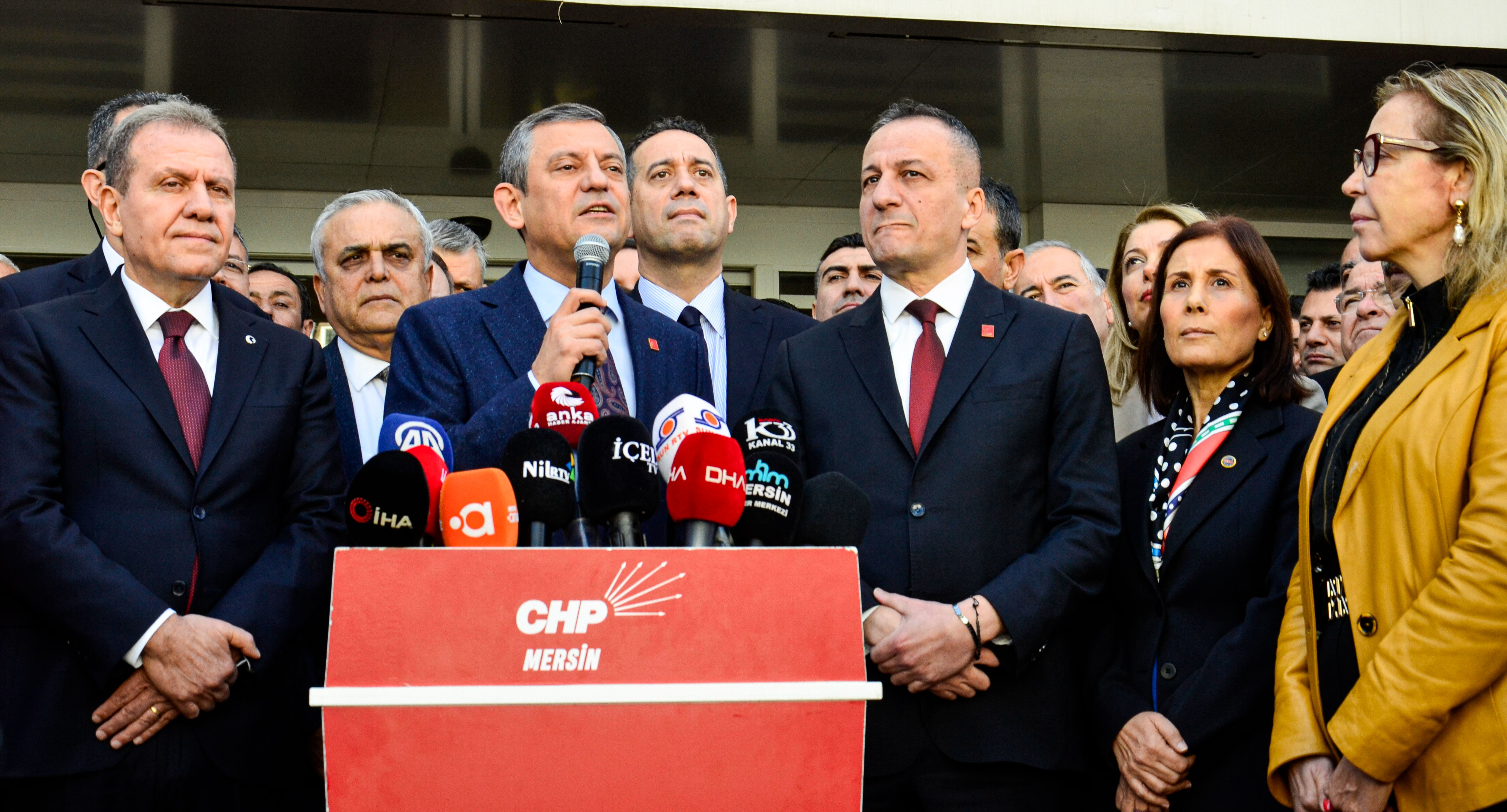 Özgür Özel 'sürprizimiz var' dedi, saat verdi!  Özgür Özel 'sürprizimiz var' dedi, saat verdi!