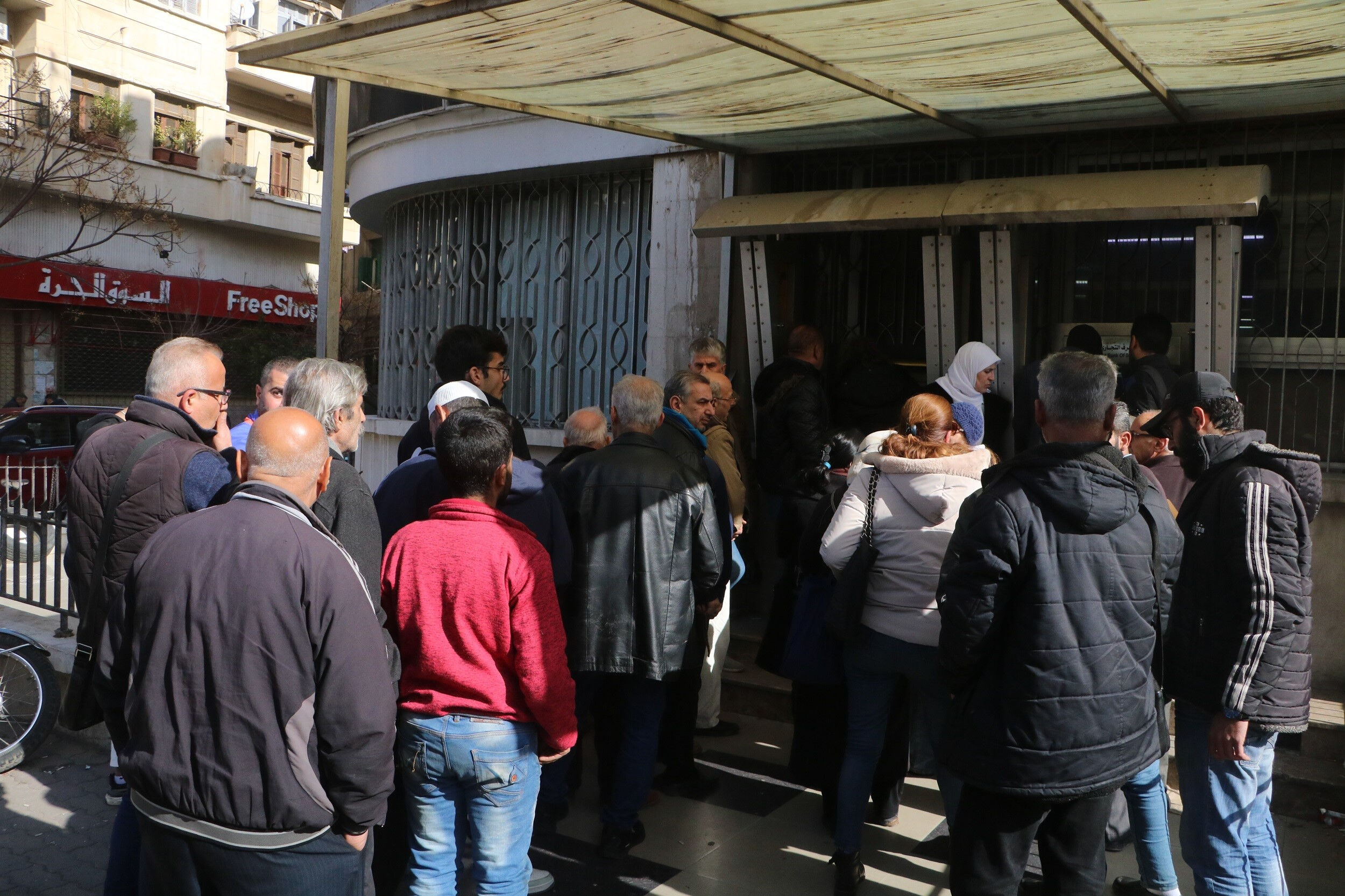 2 aylık paraları hesaplara yattı! Suriyeliler ATM'lere akın etti - 1. Resim