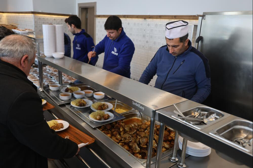 4 &ccedil;eşit yemek 50 lira! Haftanın 6 g&uuml;n&uuml; a&ccedil;ık, vatandaşlar akın ediyor - 1. Resim