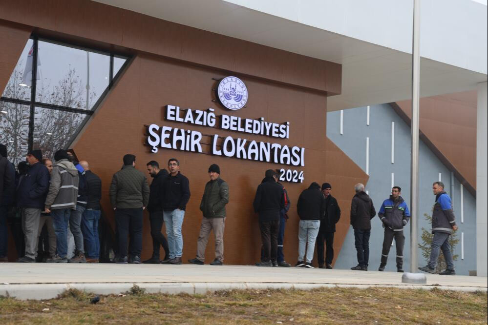 4 &ccedil;eşit yemek 50 lira! Haftanın 6 g&uuml;n&uuml; a&ccedil;ık, vatandaşlar akın ediyor - 5. Resim