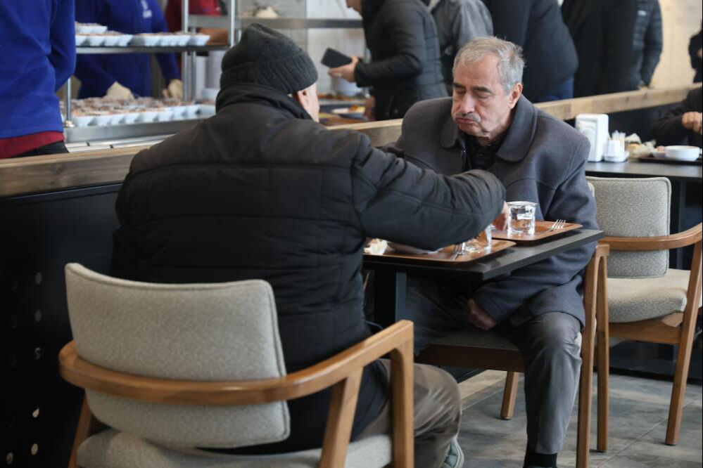 4 &ccedil;eşit yemek 50 lira! Haftanın 6 g&uuml;n&uuml; a&ccedil;ık, vatandaşlar akın ediyor - 3. Resim