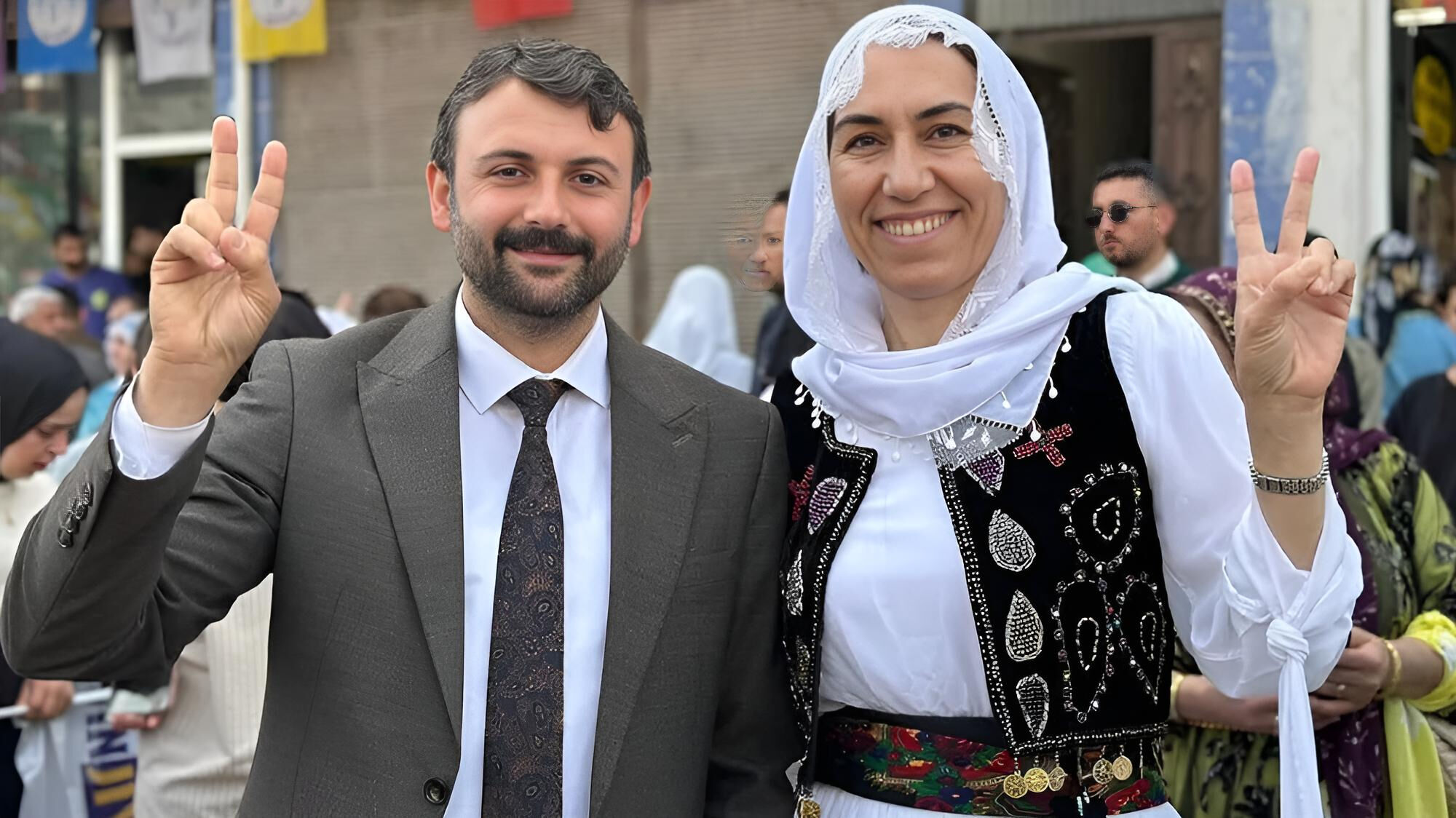 Akdeniz Belediyesi'ne operasyon! Hoşyar Sarıyıldız, Nuriye Arslan ve 4 meclis üyesi gözaltında - 1. Resim