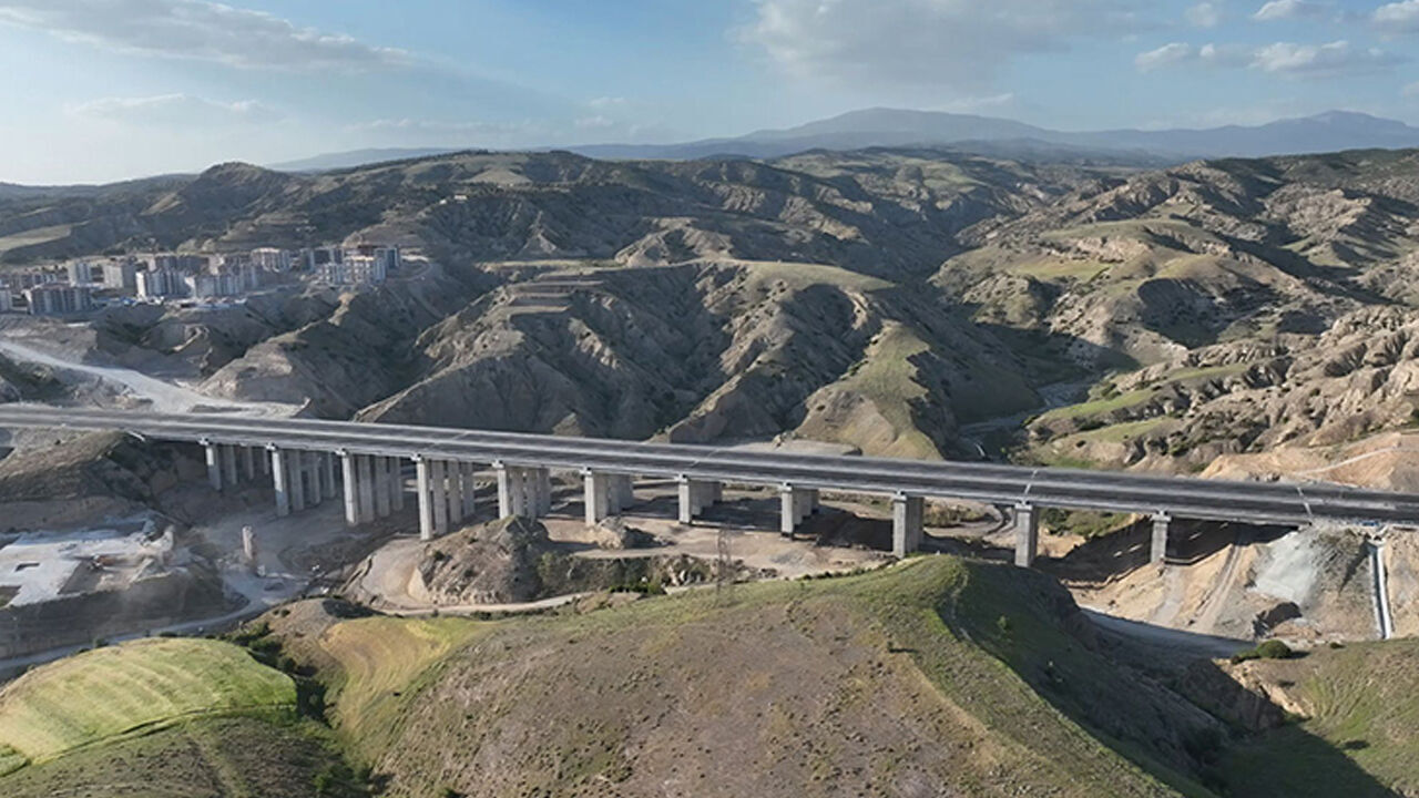 Aydın-Denizli Otoyolu açıldı... Cumhurbaşkanı Erdoğan: 2 saatlik yol 55 dakikaya düşecek - 1. Resim