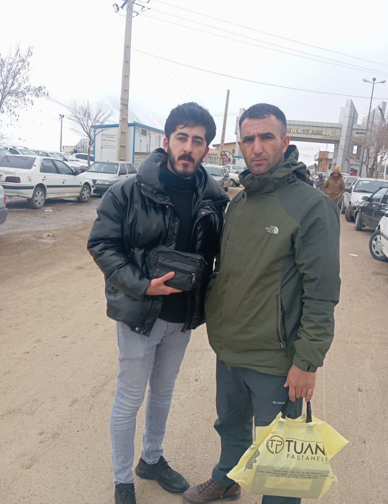 Bulduğu c&uuml;zdanı teslim etmek i&ccedil;in sınırı ge&ccedil;ip T&uuml;rkiye'ye geldi - 1. Resim