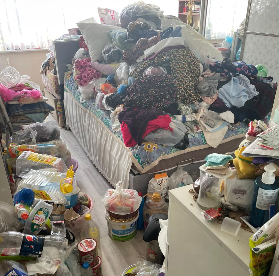 Çöp ev değil, çöp apartman! Görenler şaşkına dönüyor Çöp ev değil, çöp apartman! Görenler şaşkına dönüyor - 1. Resim