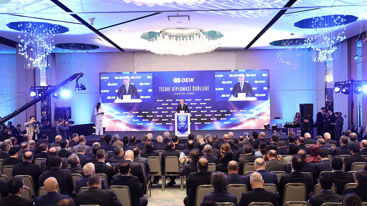 DEİK 6. Ticari Diplomasi Ödülleri Töreni... Bakan Işıkhan: İşsizlik oranımız 19 aydır tek hanede seyrediyor - 1. Resim