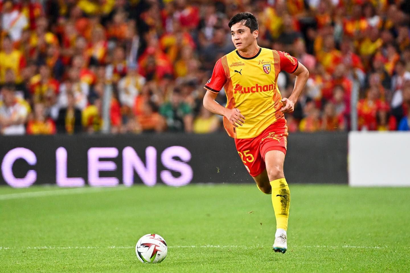 Fenerbahçe'nin transfer listesindeydi! Pep Guardiola genç oyuncuyu aldı Fenerbahçe'nin transfer listesindeydi! Pep Guardiola genç oyuncuyu aldı - 3. Resim