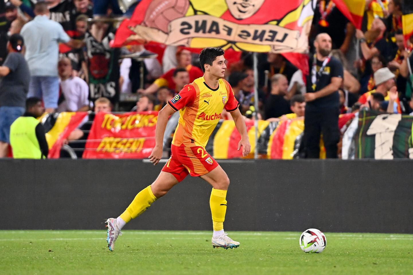 Fenerbahçe'nin transfer listesindeydi! Pep Guardiola genç oyuncuyu aldı Fenerbahçe'nin transfer listesindeydi! Pep Guardiola genç oyuncuyu aldı - 2. Resim