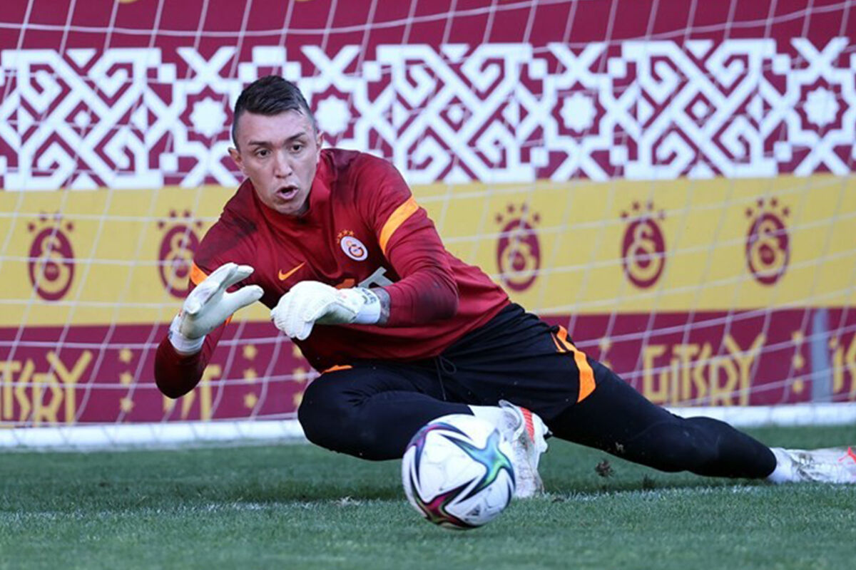 Fernando Muslera kararını verdi! Galatasaray'dan ayrılacak mı? - 1. Resim