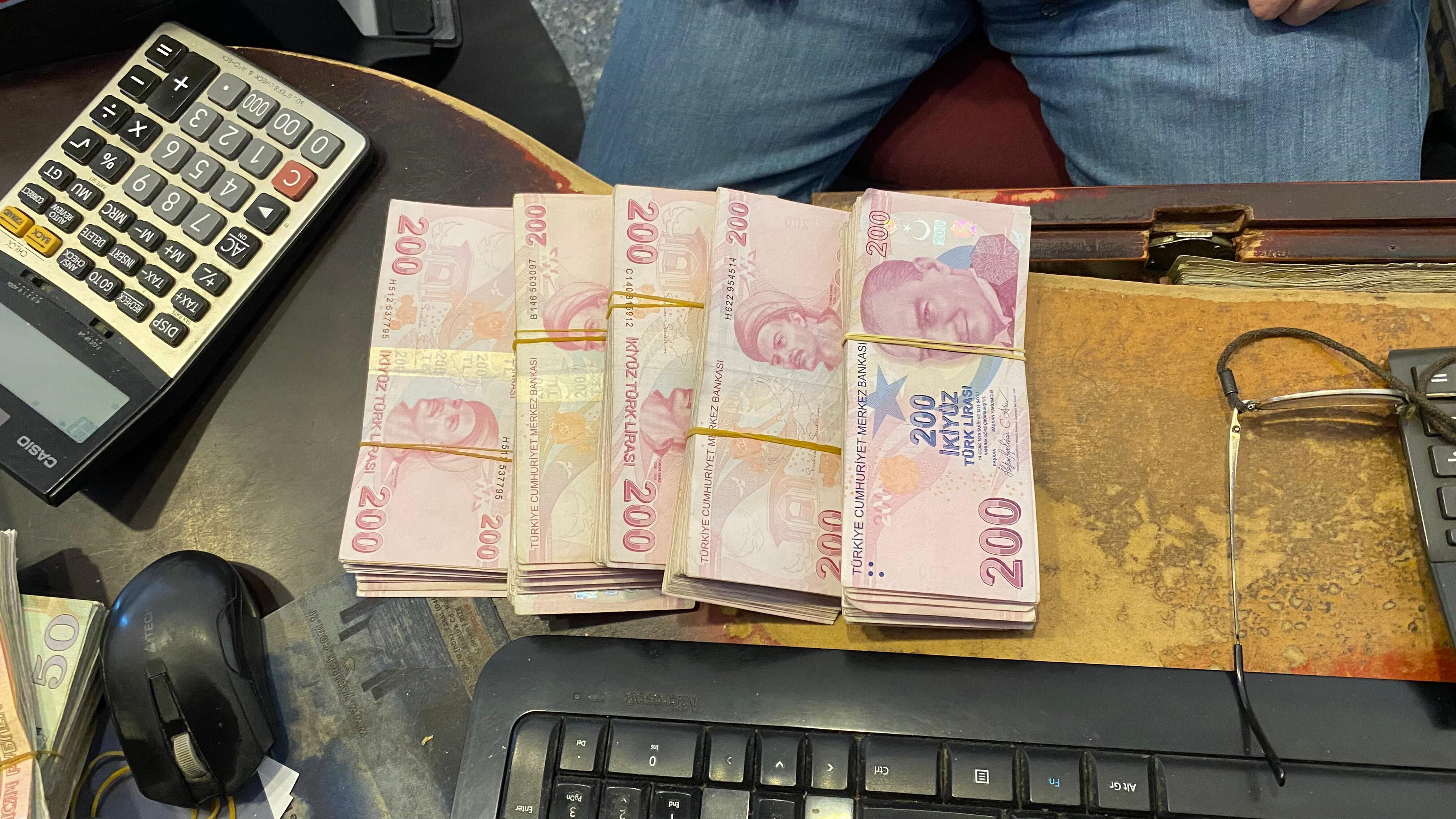 Hesabındaki parayı çekti, gerçeği sonra fark etti! Hemen bankaya koştu Hesabındaki parayı çekti, gerçeği sonra fark etti! Hemen bankaya koştu - 2. Resim