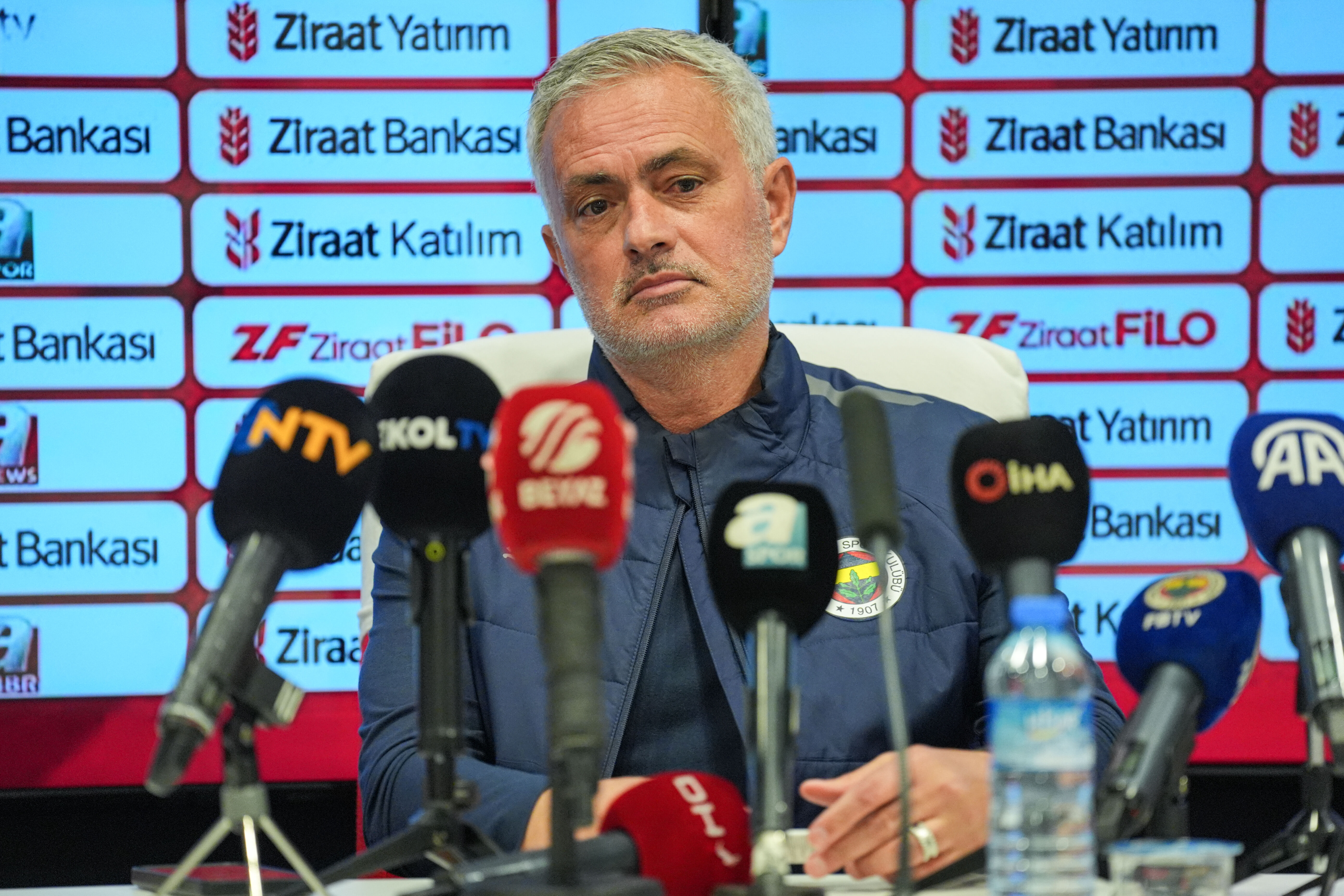 Muhabire tepkisiyle eleştirilmişti! Mourinho’dan çok konuşulacak bir hareket daha - 1. Resim