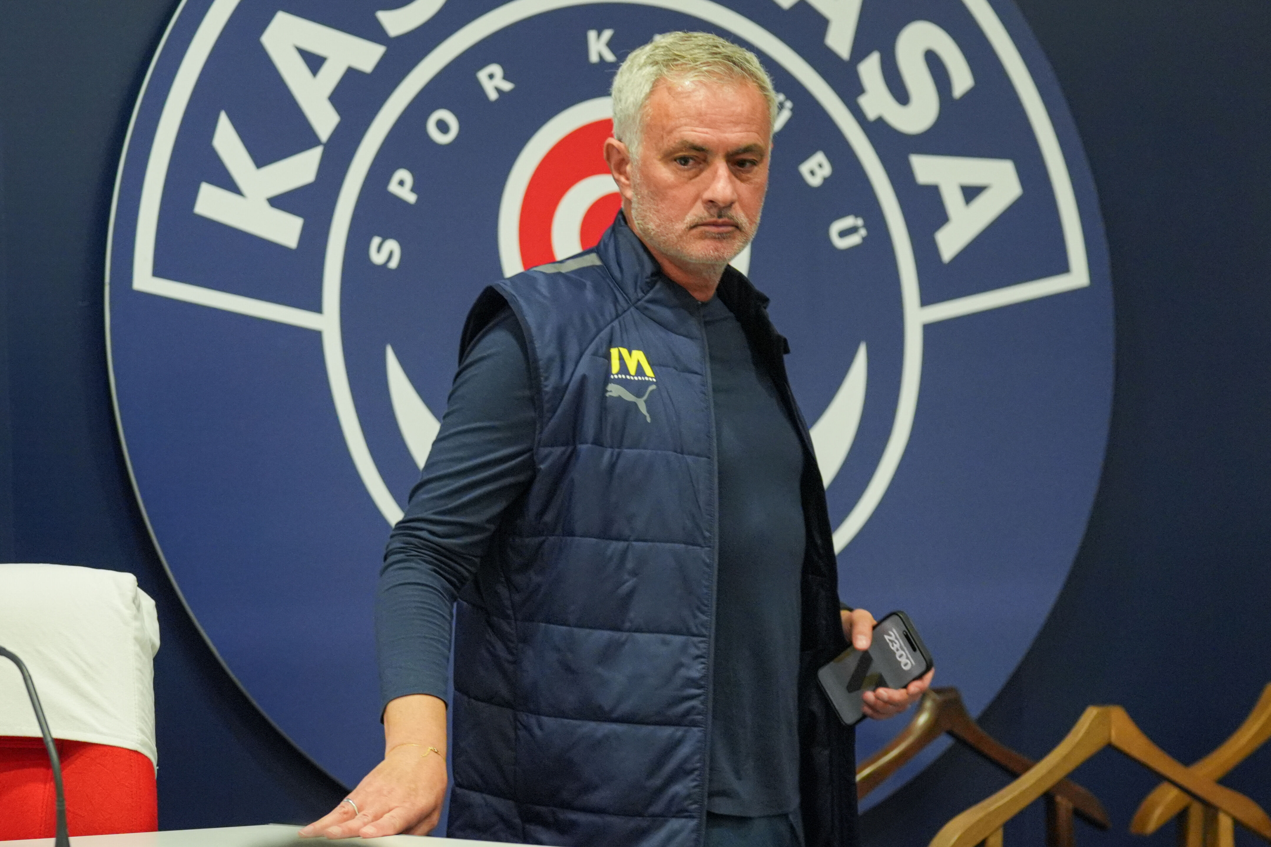 Muhabire tepkisiyle eleştirilmişti! Mourinho’dan çok konuşulacak bir hareket daha - 2. Resim
