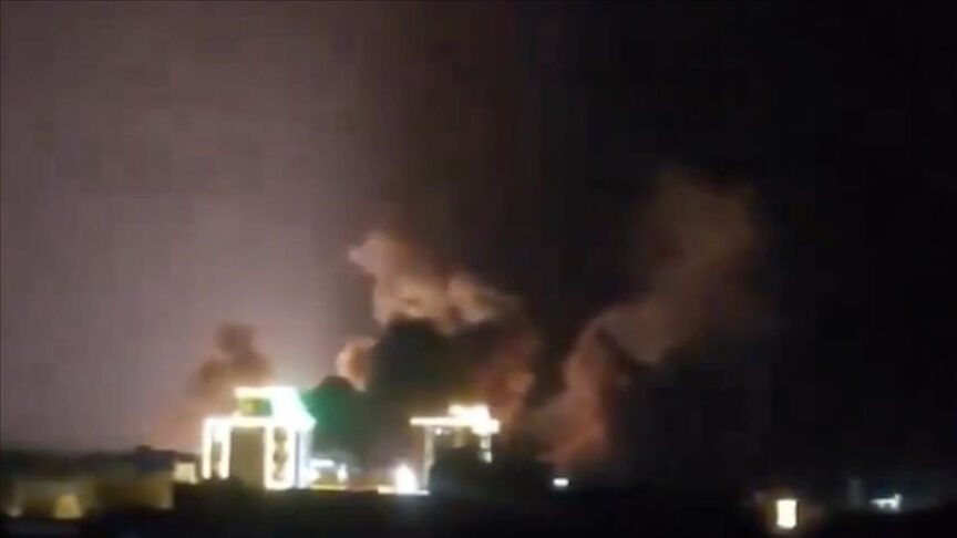 Üç ülkeden oluşan savaş koalisyonu Yemen'e hava saldırısı düzenledi - 2. Resim