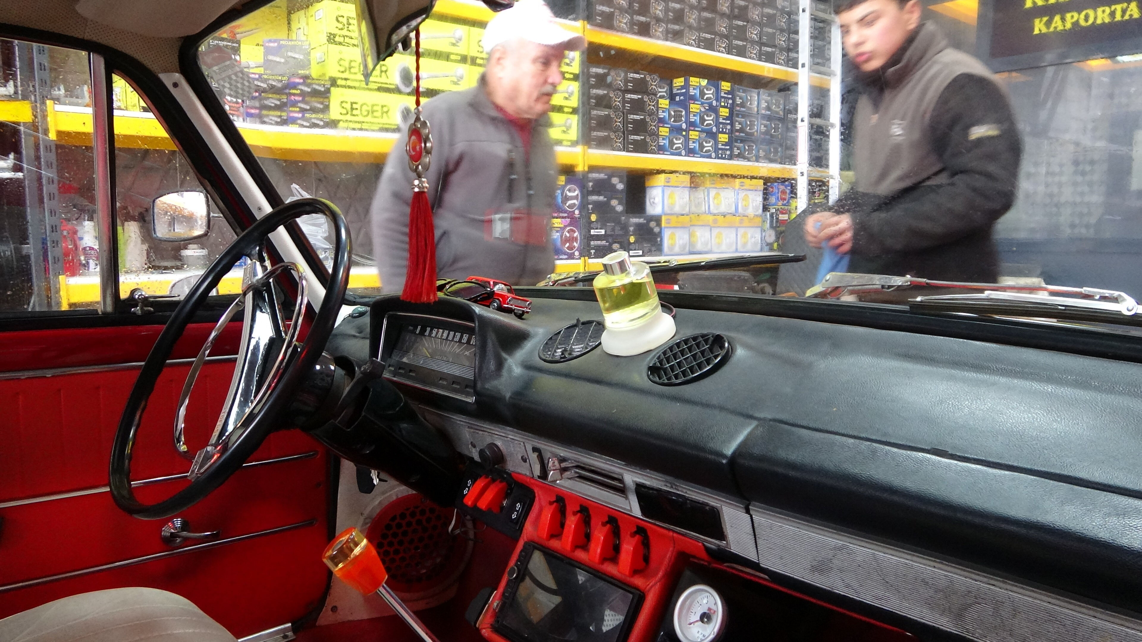 Çok isteyen var ama satmıyor! 1972 model Murat 124'üne yaptığını görenler gözlerine inanmıyor - 5. Resim