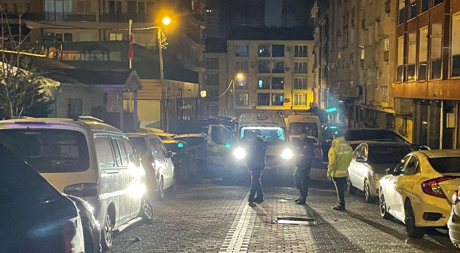 Esenyurt'ta seyir halindeki araca çapraz ateş! Korku dolu anlar - 1. Resim