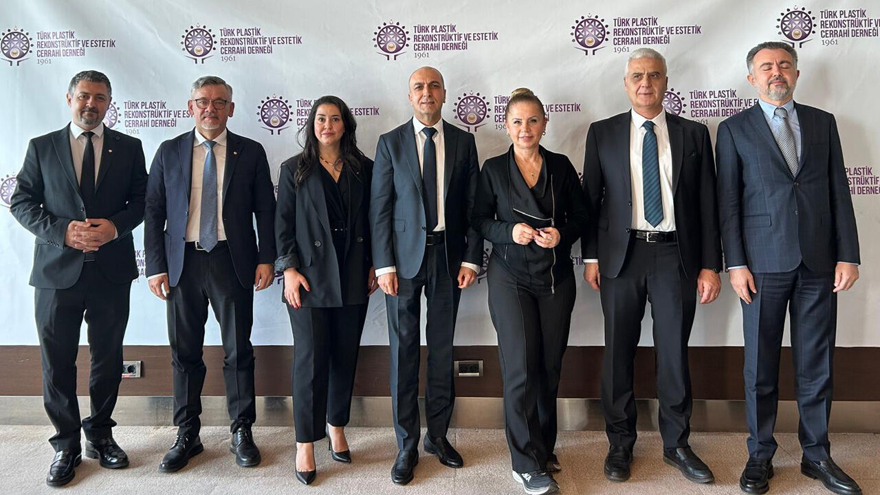 Estetik yönetmeliğinde tartışma alevlendi! Bu gidişle beyin cerrahı botoks yapacak Estetik yönetmeliğinde tartışma alevlendi! Bu gidişle beyin cerrahı botoks yapacak - 1. Resim