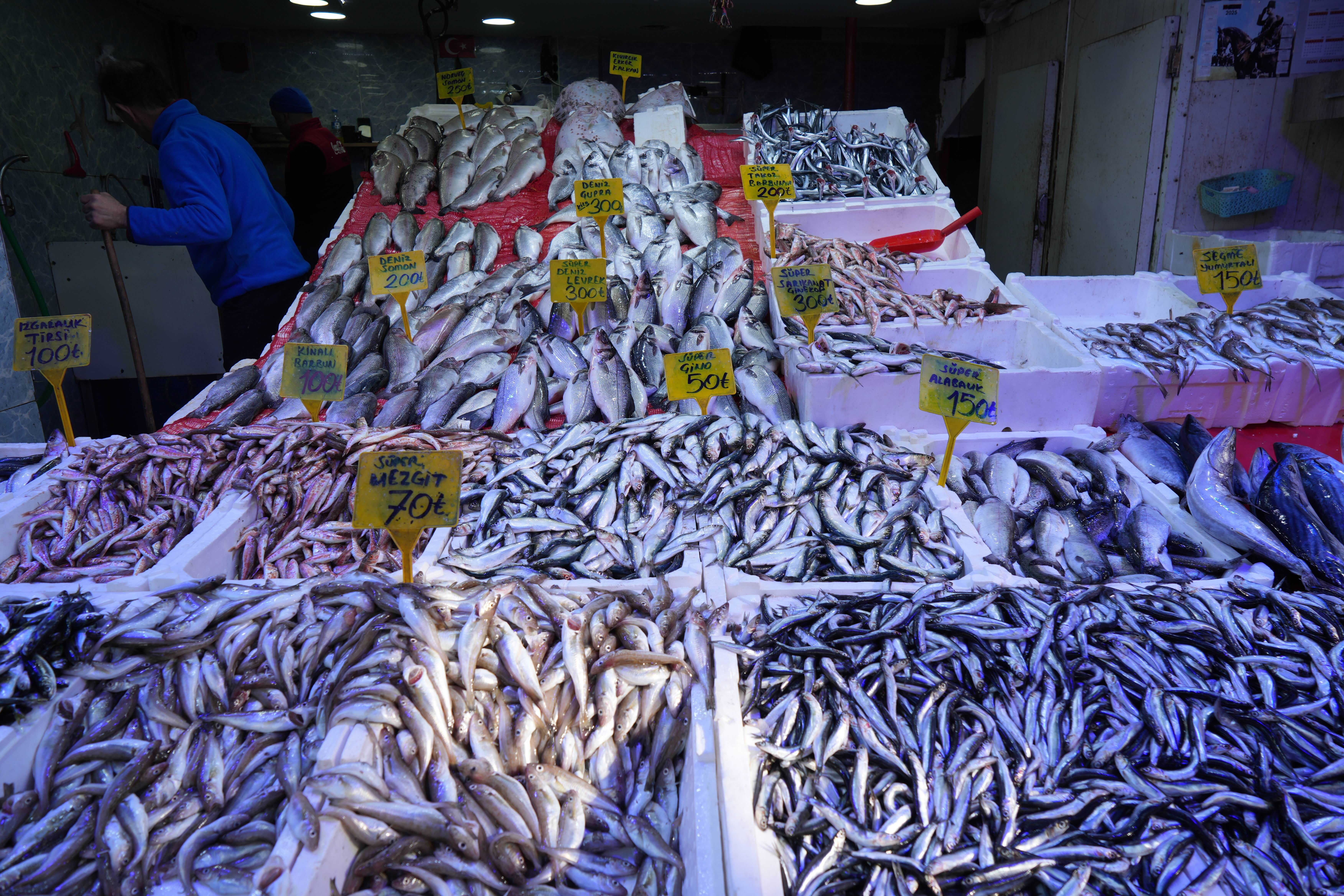 Hamsiden sonra en çok onlar satılıyor! Kilosu 70 TL'ye kapış kapış gidiyor - 1. Resim