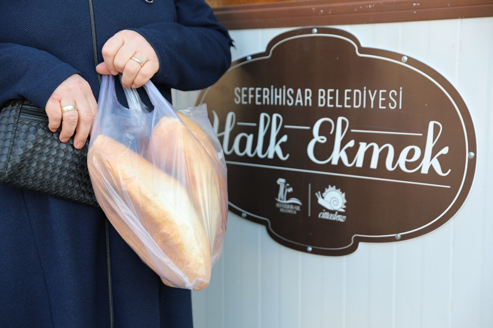 Herkes zam yaparken bu belediye yapmadı! Ekmek 2025'te 7 TL'den satılacak - 1. Resim