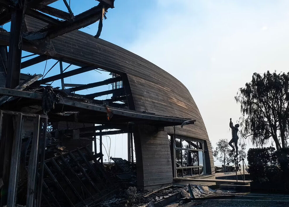 Ünlü dizi "Succession" malikanesi küle döndü! En pahalı ev Los Angeles yangınında tarih oldu - 4. Resim