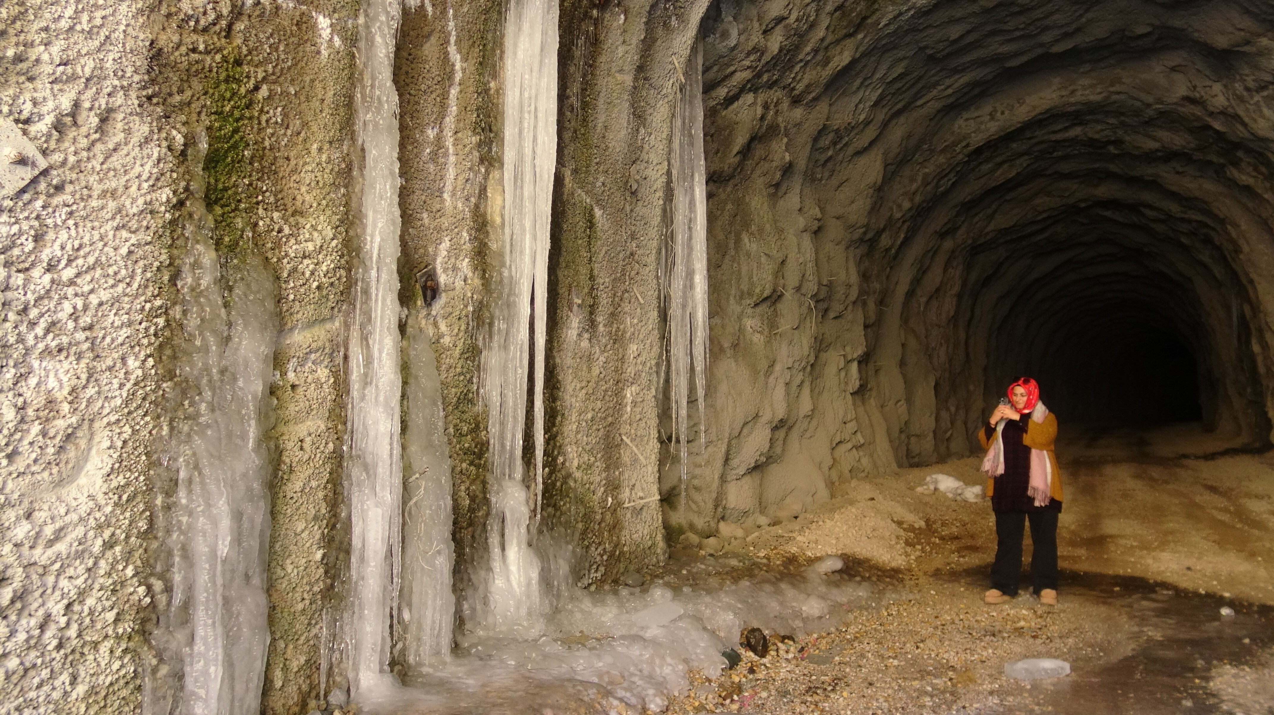 170 metre uzunluğunda olan bu korkunç tünel Artvin'de! Dibine kadar gelenler o manzarayı görünce kapısından dönüyor - 1. Resim