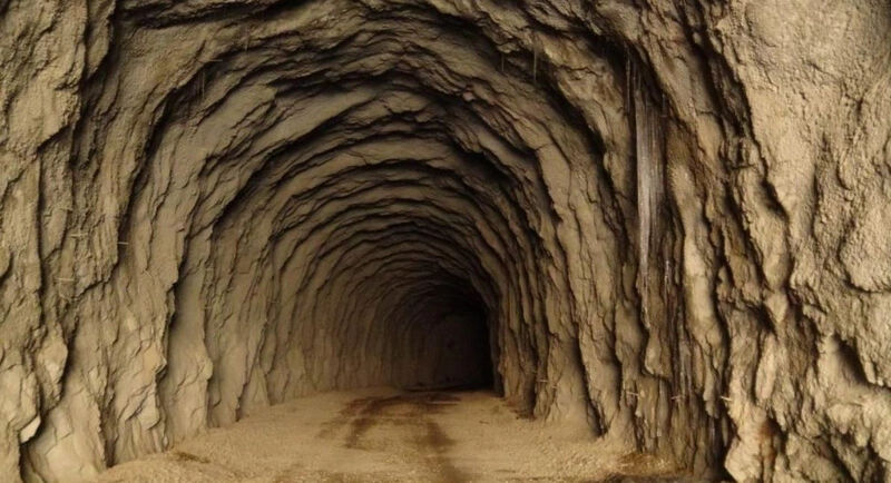 170 metre uzunluğunda olan bu korkunç tünel Artvin'de! Dibine kadar gelenler o manzarayı görünce kapısından dönüyor - 2. Resim