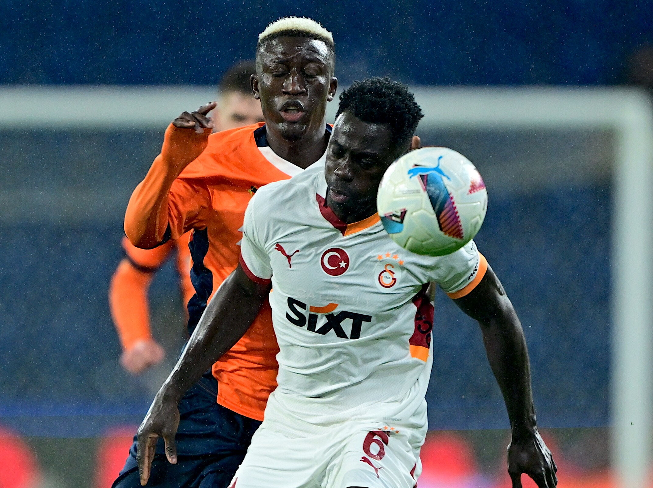 CANLI | Başakşehir - Galatasaray maçı canlı anlatım! Penaltı itirazı, kartlar havada uçuşuyor - 1. Resim