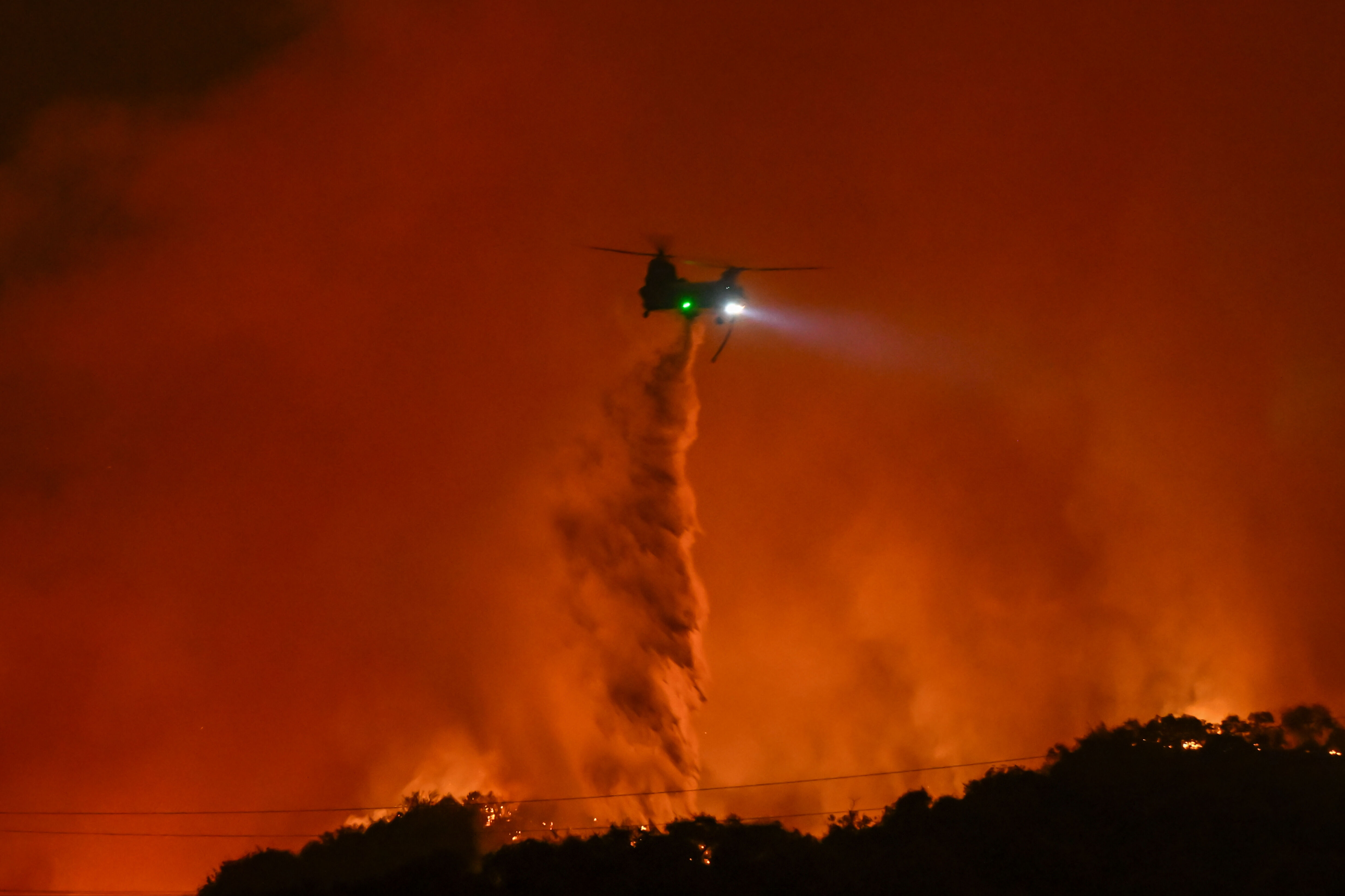 'Dünyanın en büyük yangın söndürme filosu' Los Angeles'taki yangınlarda hangi araçları kullanıyor? Alevlerin yeni rüzgarlarla büyüme riski var 'Dünyanın en büyük yangın söndürme filosu' Los Angeles'taki yangınlarda hangi araçları kullanıyor? Alevlerin yeni rüzgarlarla büyüme riski var - 1. Resim
