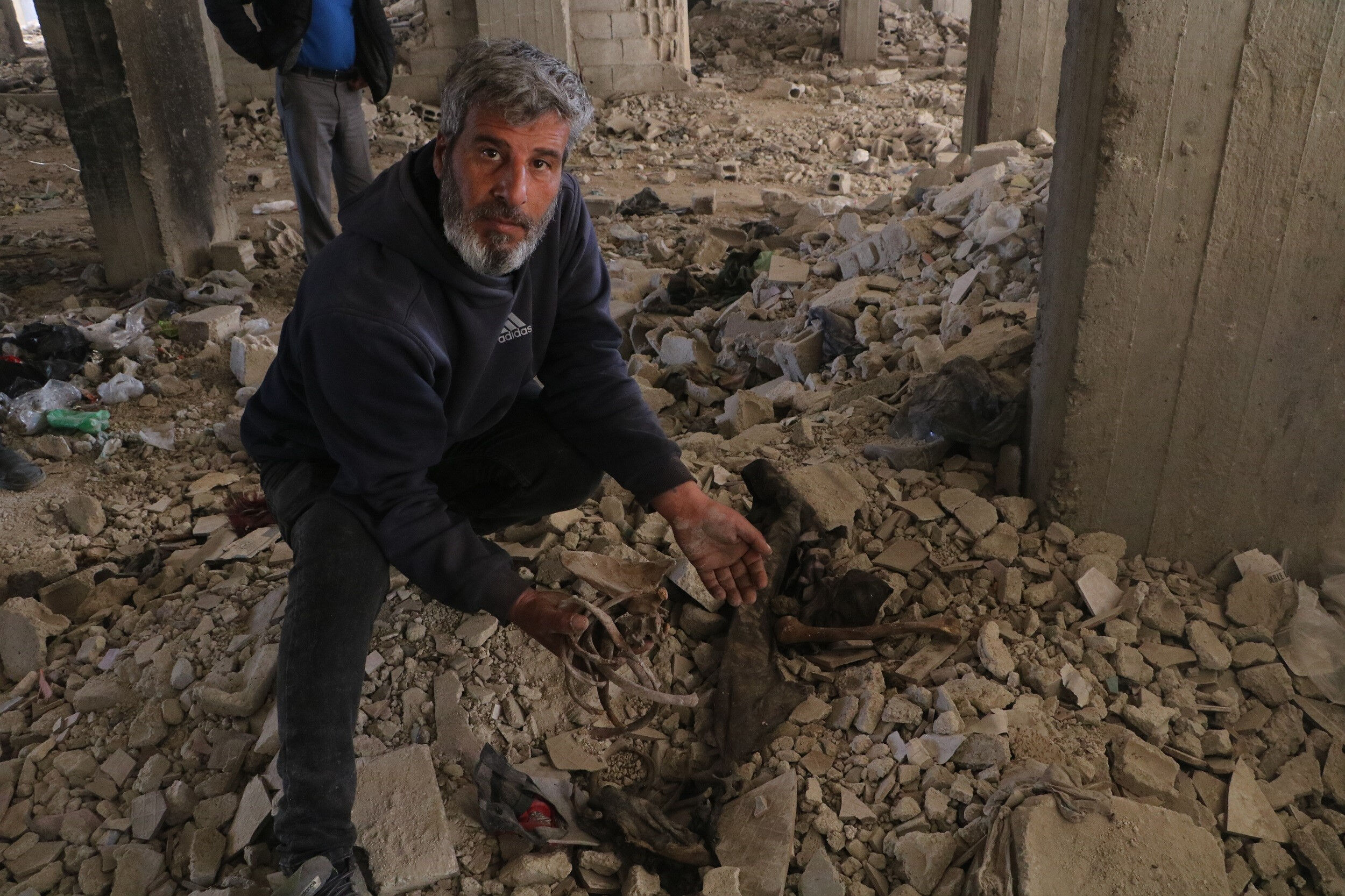 Esad'ın katliam sorumlusu Emced Yusuf'un ölüm mahallesi! Tadamon'da her binanın altından ceset çıkıyor - 4. Resim