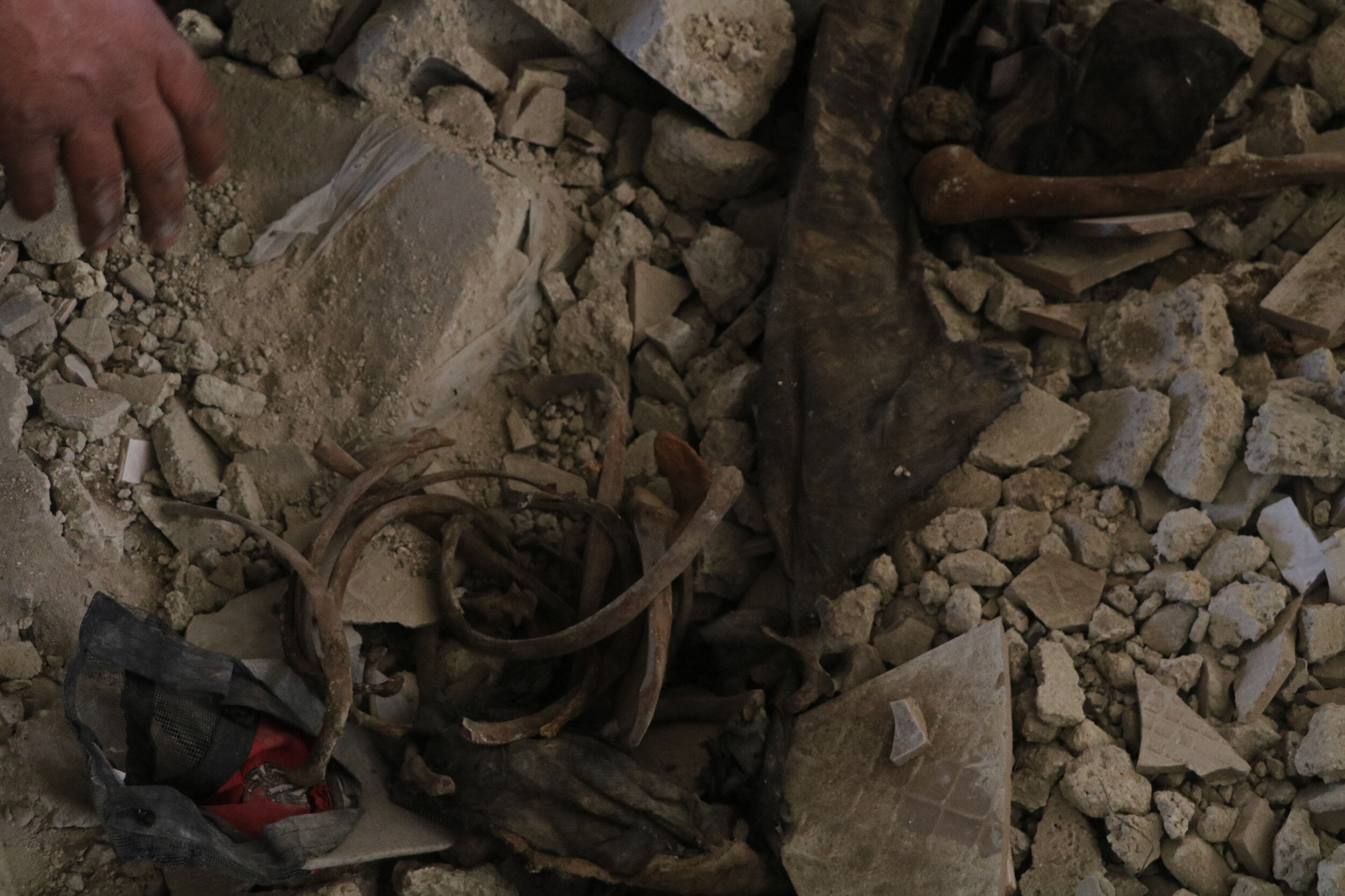 Esad'ın katliam sorumlusu Emced Yusuf'un ölüm mahallesi! Tadamon'da her binanın altından ceset çıkıyor - 3. Resim