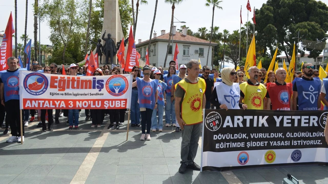 Öğretmenler grev mi yapıyor, yarın okullar tatil mi? 13 Ocak günü iş bırakacak sendikalar belli oldu! - 6. Resim