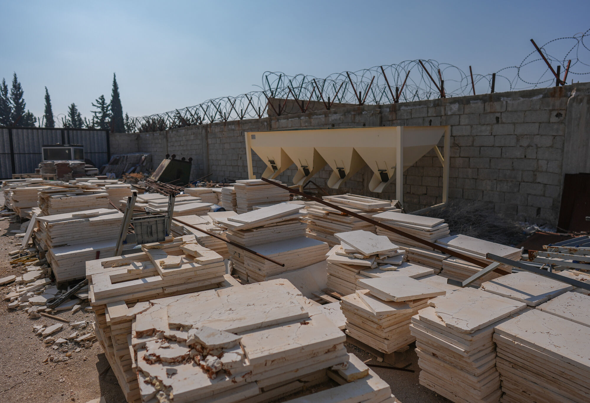 Suriye'de devrik Esad rejimin en büyük uyuşturucu karargahı ele geçirildi - 3. Resim