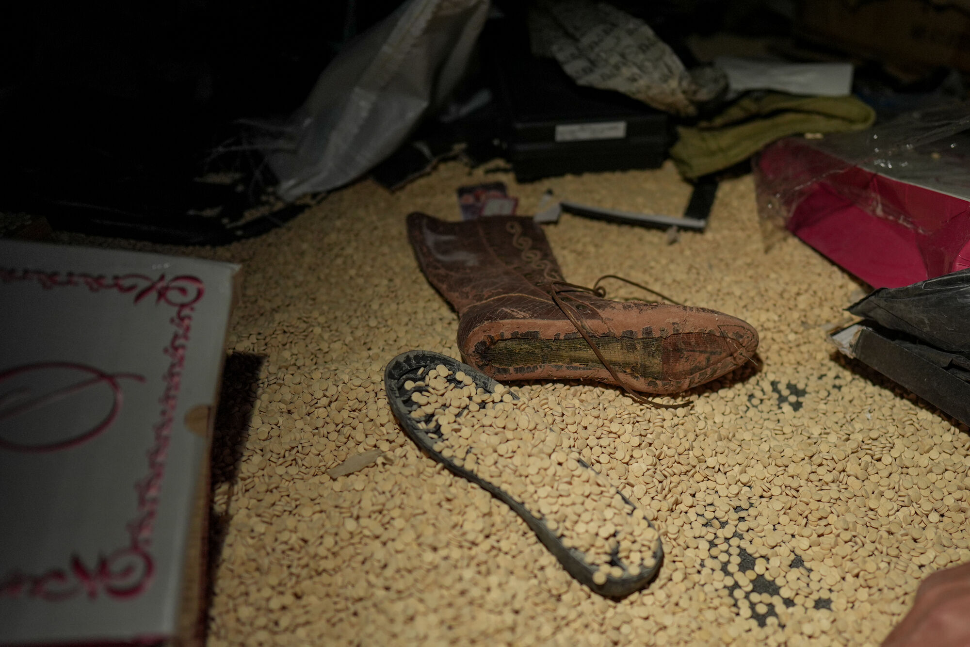 Suriye'de devrik Esad rejimin en büyük uyuşturucu karargahı ele geçirildi - 1. Resim