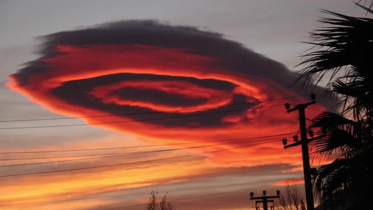 UFO sandılar, gerçek başka çıktı! Gökyüzünde görsel şölen - 1. Resim