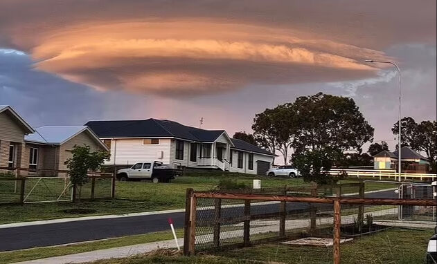 UFO sandılar, gerçek başka çıktı! Gökyüzünde görsel şölen - 2. Resim