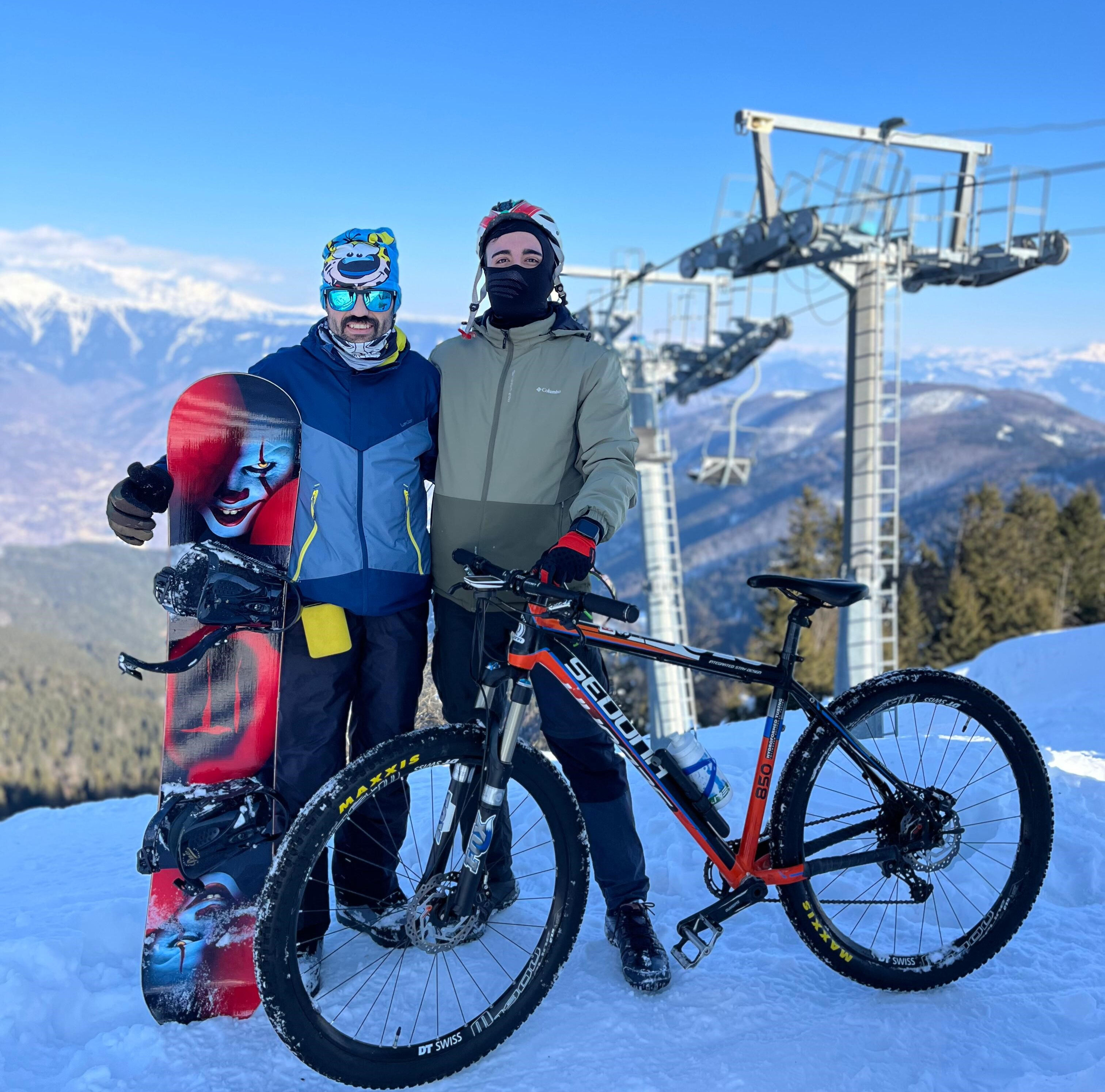 70 km hıza ulaştılar! Artvin'de 300 metrelik kayak pistinden bisikletleriyle iniş yaptı - 2. Resim