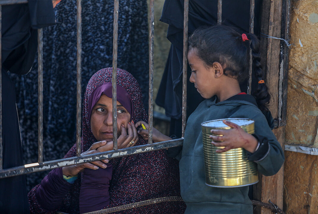 Açlıktan kırılan Gazze'de denize açılan Filistinli yunus balığı avladı - 3. Resim