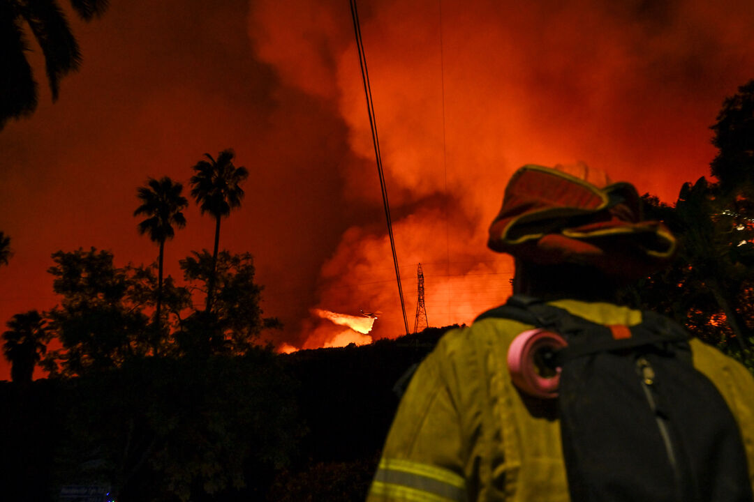 Alevler Los Angeles'ı yutmaya devam ediyor! Felakette ölü sayısı arttı Alevler Los Angeles'ı yutmaya devam ediyor! Felakette ölü sayısı arttı - 3. Resim