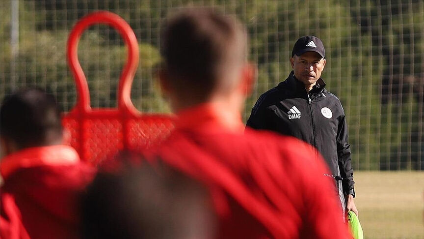 Antalyaspor'da Alex de Souza ile yollar ayrıldı Antalyaspor'da Alex de Souza ile yollar ayrıldı - 1. Resim