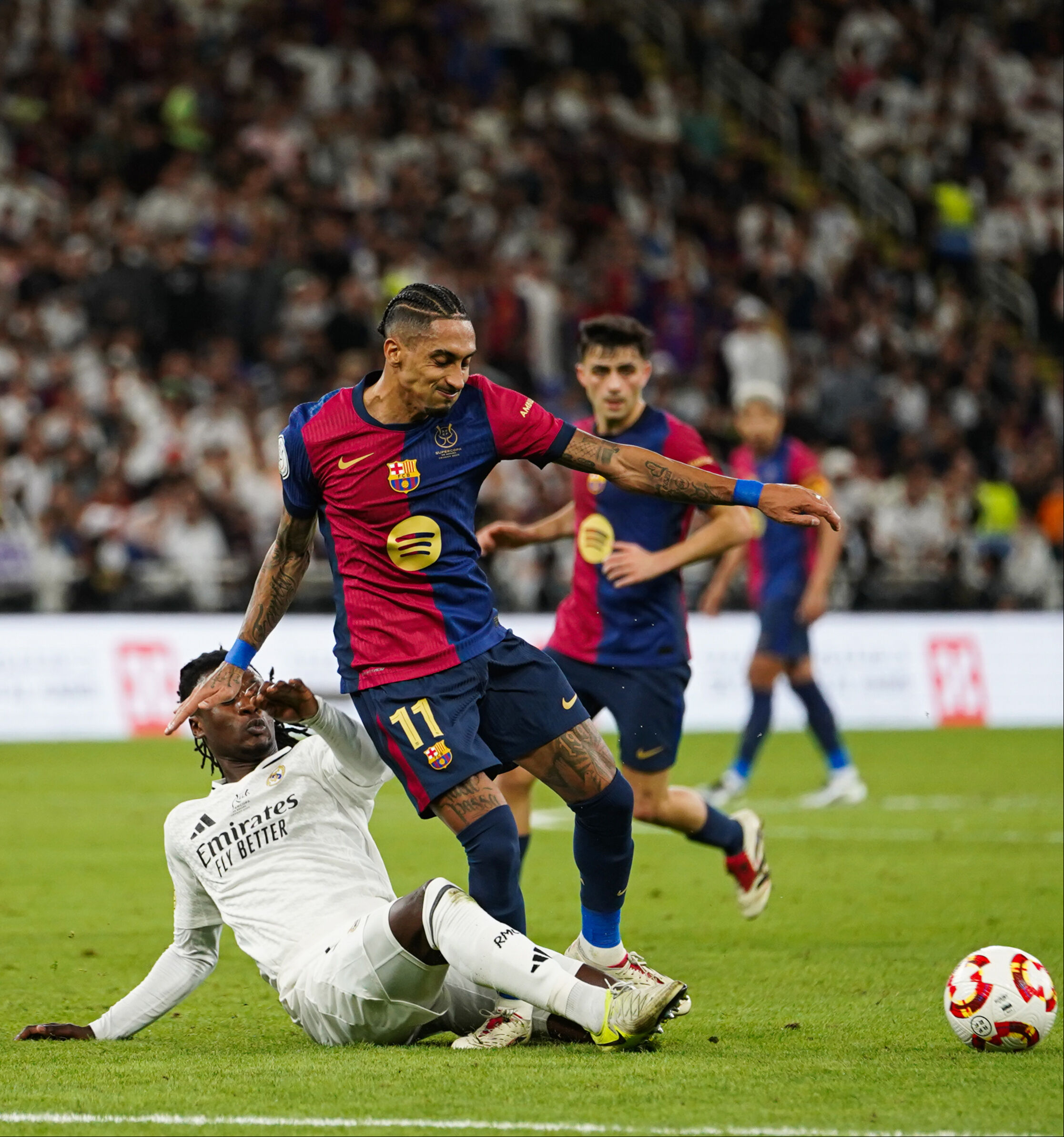 Barcelona-Real Madrid maçında gol yağmuru! 5-2 kazanarak kupayı aldılar - 1. Resim