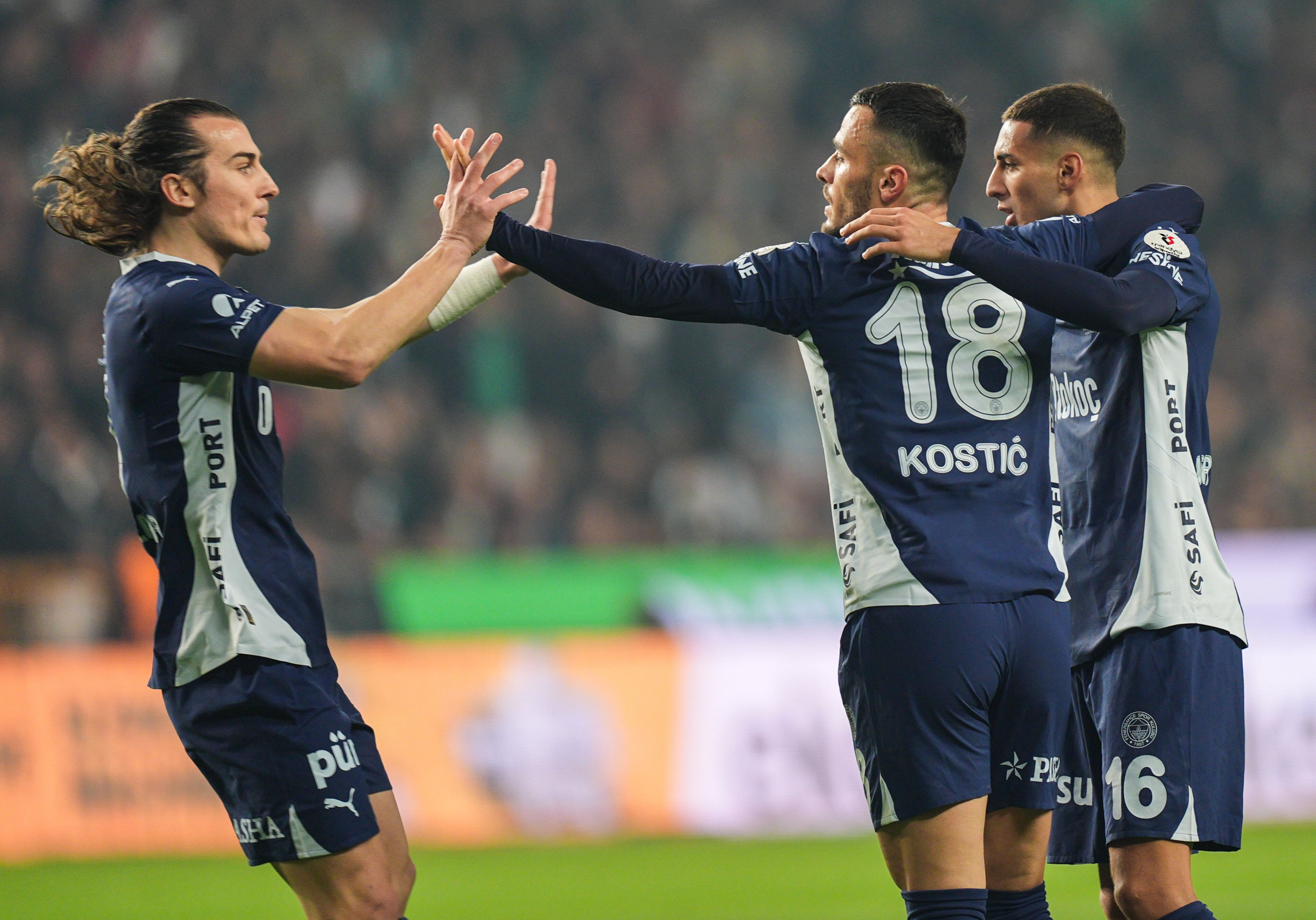 CANLI | Konyaspor - Fenerbahçe maçı canlı anlatım! Maçta gol yağıyor, ev sahibi takım skoru 2-2'ye getirdi - 3. Resim