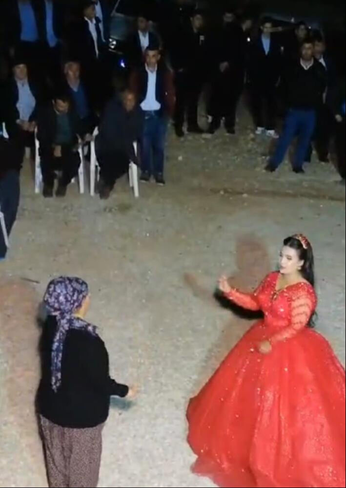 D&uuml;ğ&uuml;ndeki sağa sola kurşun yağdıran maganda kamerada! Bir &ccedil;ocuk yaşam savaşı veriyor - 1. Resim