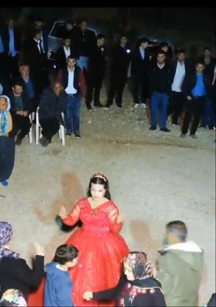 D&uuml;ğ&uuml;ndeki sağa sola kurşun yağdıran maganda kamerada! Bir &ccedil;ocuk yaşam savaşı veriyor - 2. Resim